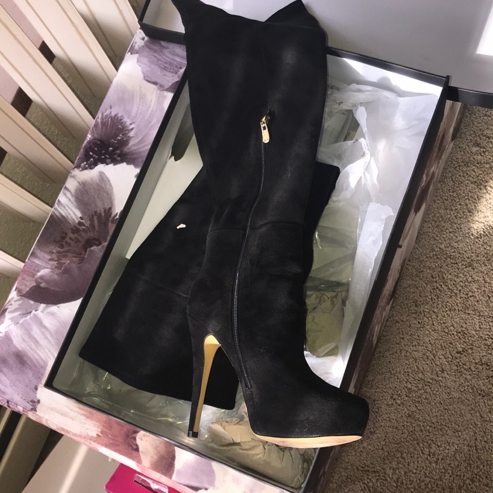 Rihanna’s Tall Boots by BEBE - Picture 3 of 6